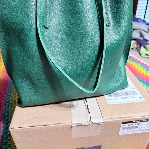 Portland Leather Bacalar Green Medium Tote Bag - Picture 2 of 13